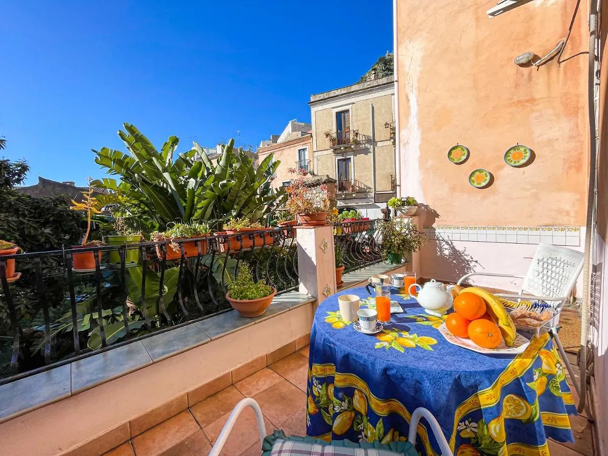تاورمينا Porta Messina Terrace Apartments إيطاليا