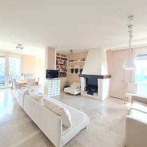 https://ottoboni-charme-apartment-with-terrace.italymilanhotels.net
